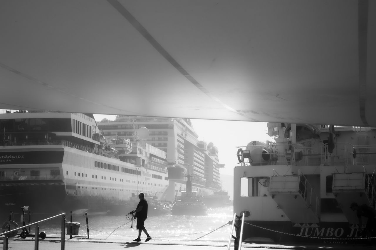 Monochrome