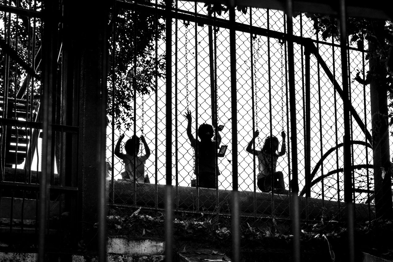 #04 Black and White